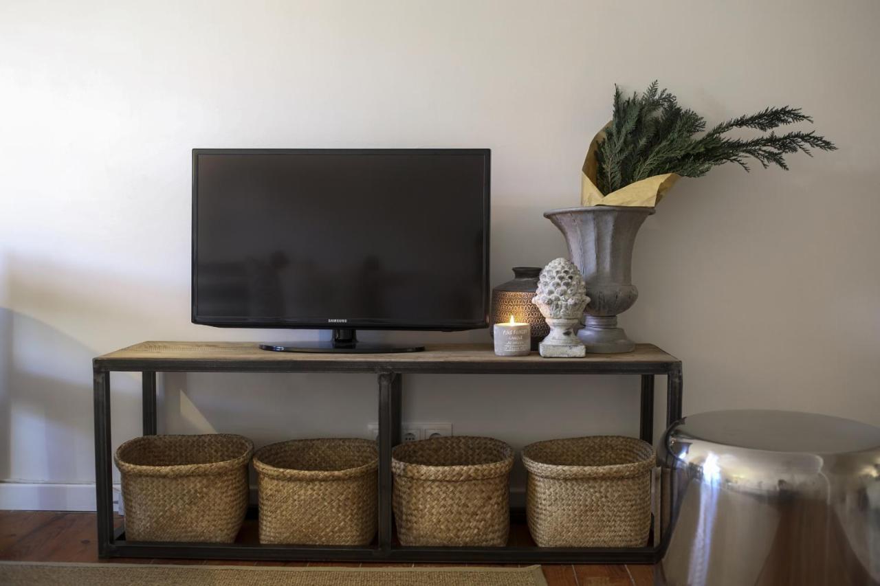 Appartement Chic Urban Retreat At Downtown With Balcony & Views Lissabon