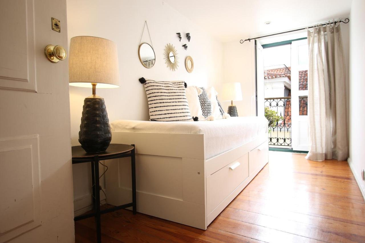 Appartement Chic Urban Retreat At Downtown With Balcony & Views